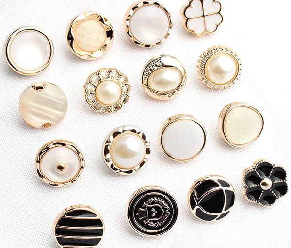Pearl buttons 01
